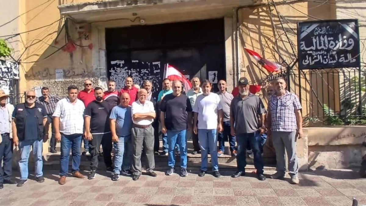 العسكريون المتقاعدون يقفلون مالية طرابلس ضمن تحرّكاتهم