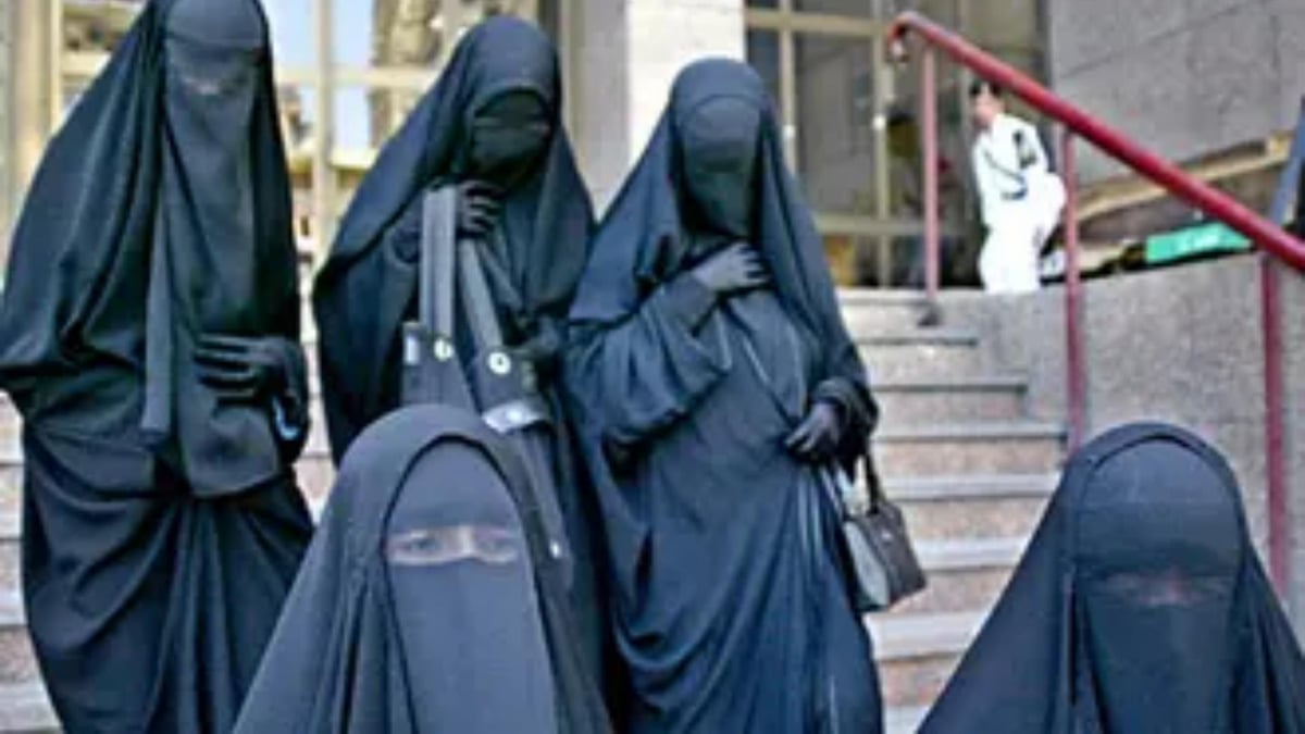 دولة أوروبية تحظر "النِقَاب"