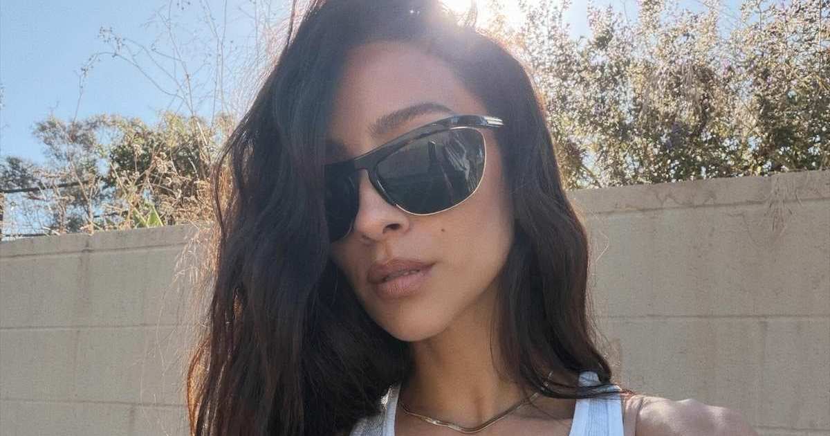 Shay Mitchell, 39, deslumbra con falda micro-mini en editorial de TMRW Magazine