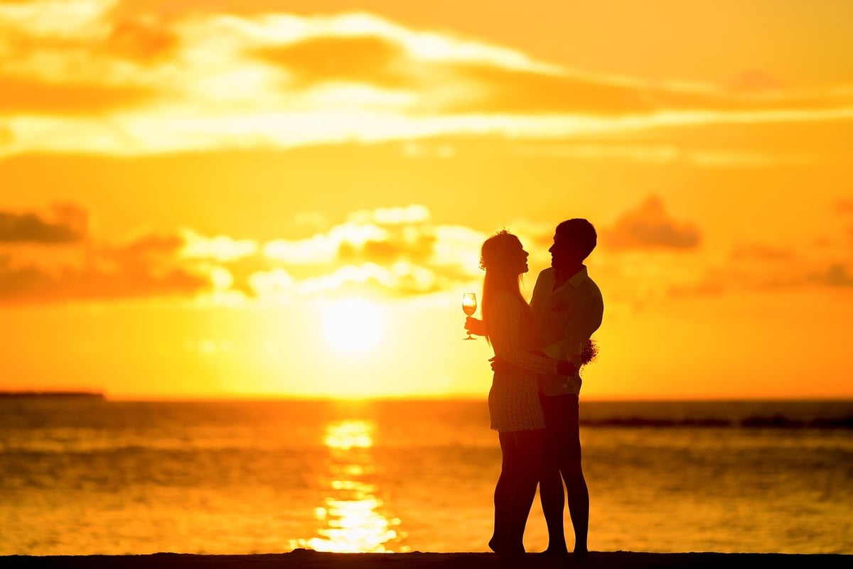 Relationships Progress Through Four Stages: Euphoric, Early Attachment