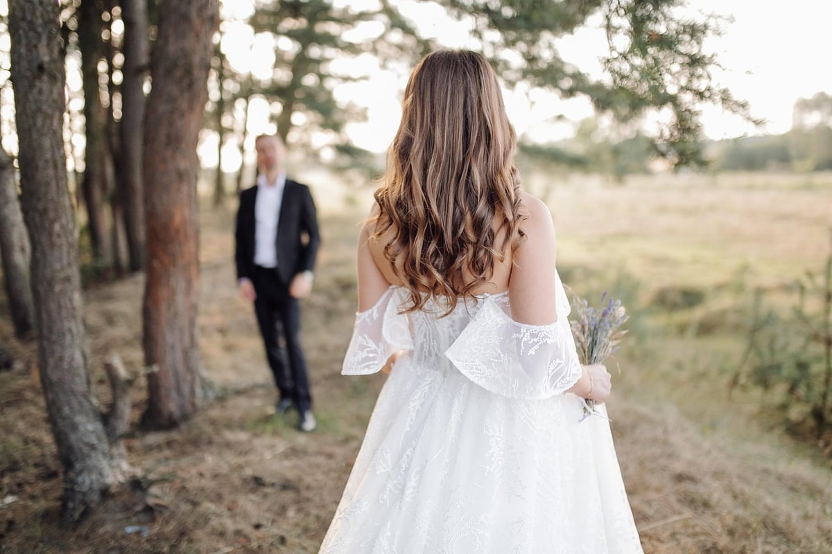 EE.UU. desarticula red de más de mil bodas fingidas para obtener residencia