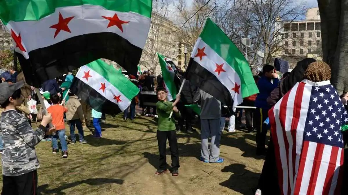США прекращают временную защиту сирийцев и призывают их покинуть страну