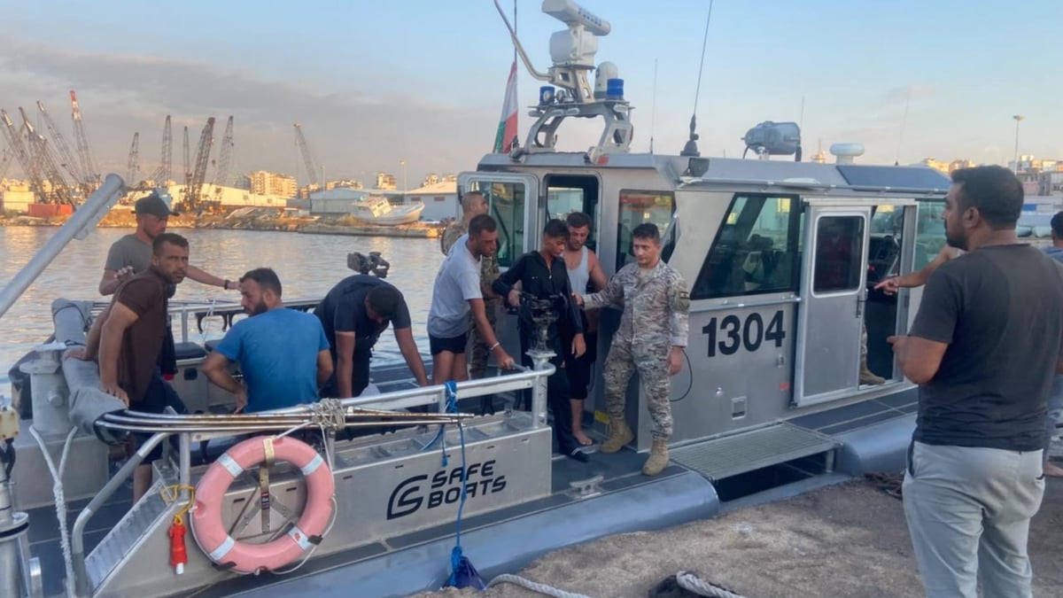 الجيش ينقذ ٢١ شخصًا أثناء محاولة تهريبهم بطريقة غير شرعية