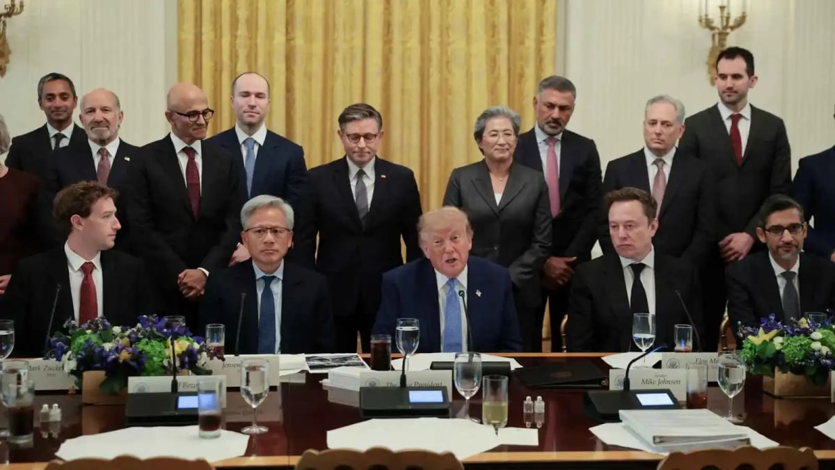 Between Warnings and Regulation: Trump Meeting Reignites AI Safety Battle