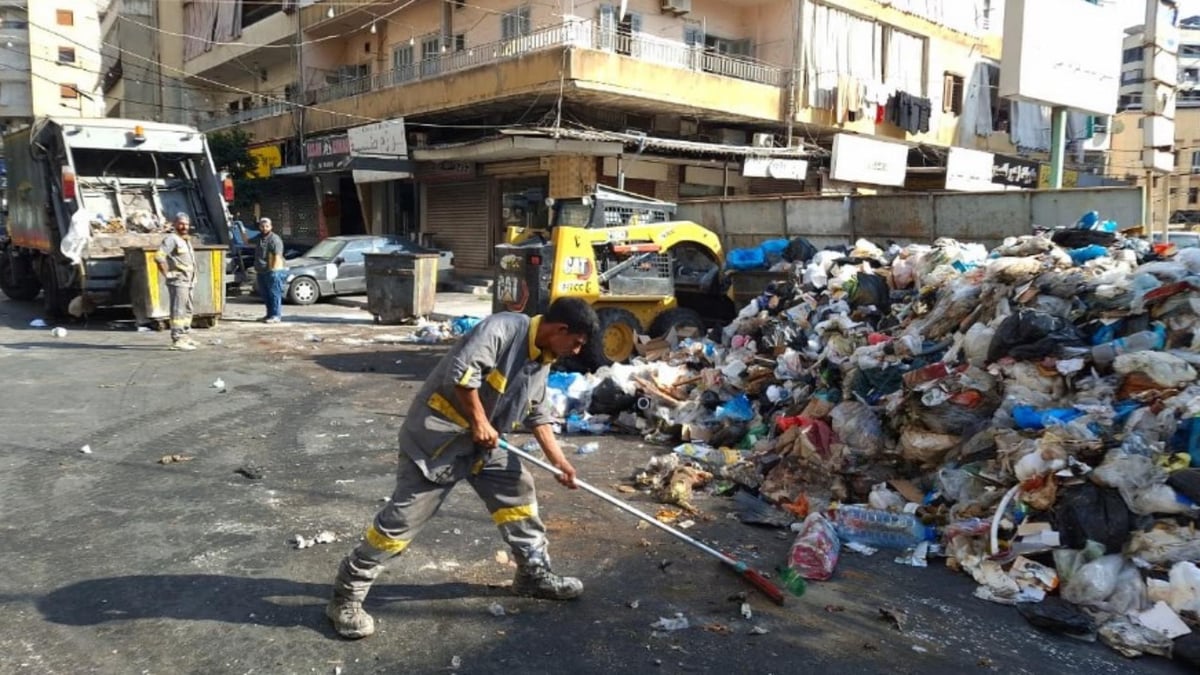 بدء رفع النفايات من شوارع صيدا