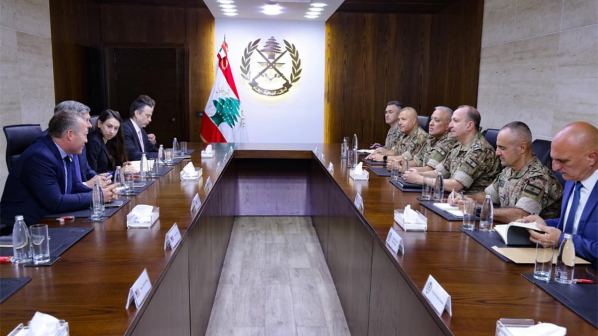 Le commandant de l'armée rencontre des membres du Congrès américain pour discuter des développements