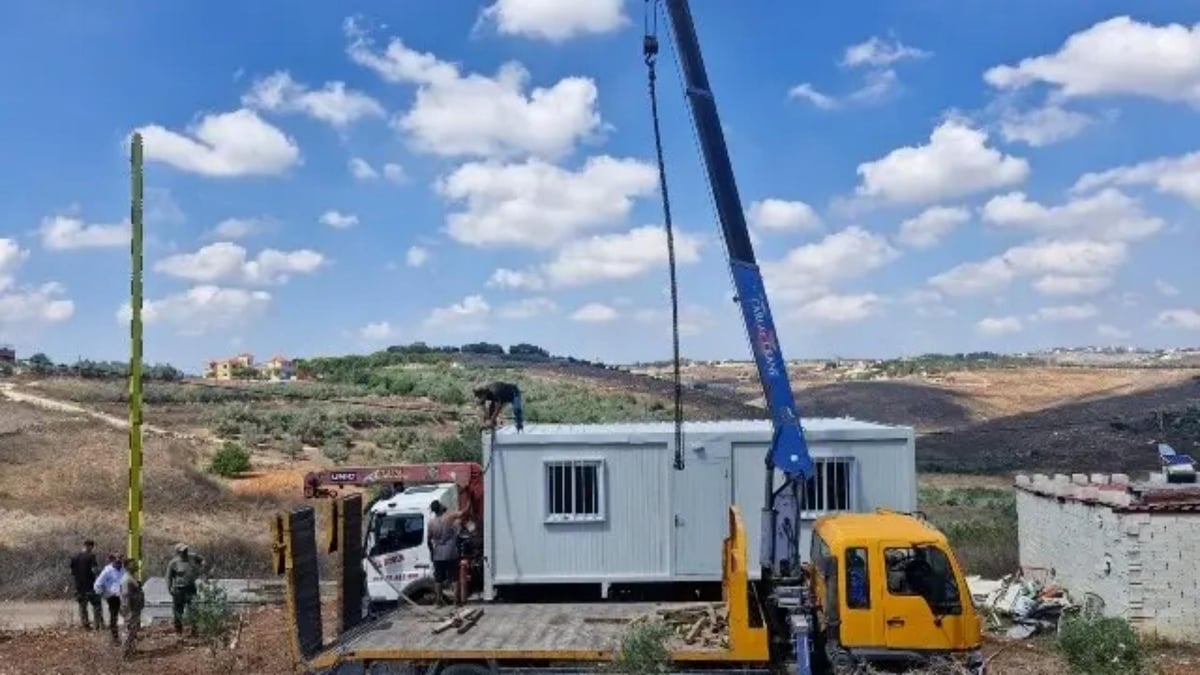مجلس الجنوب باشر تسليم الدفعة الأولى من البيوت الجاهزة في زوطر الغربية