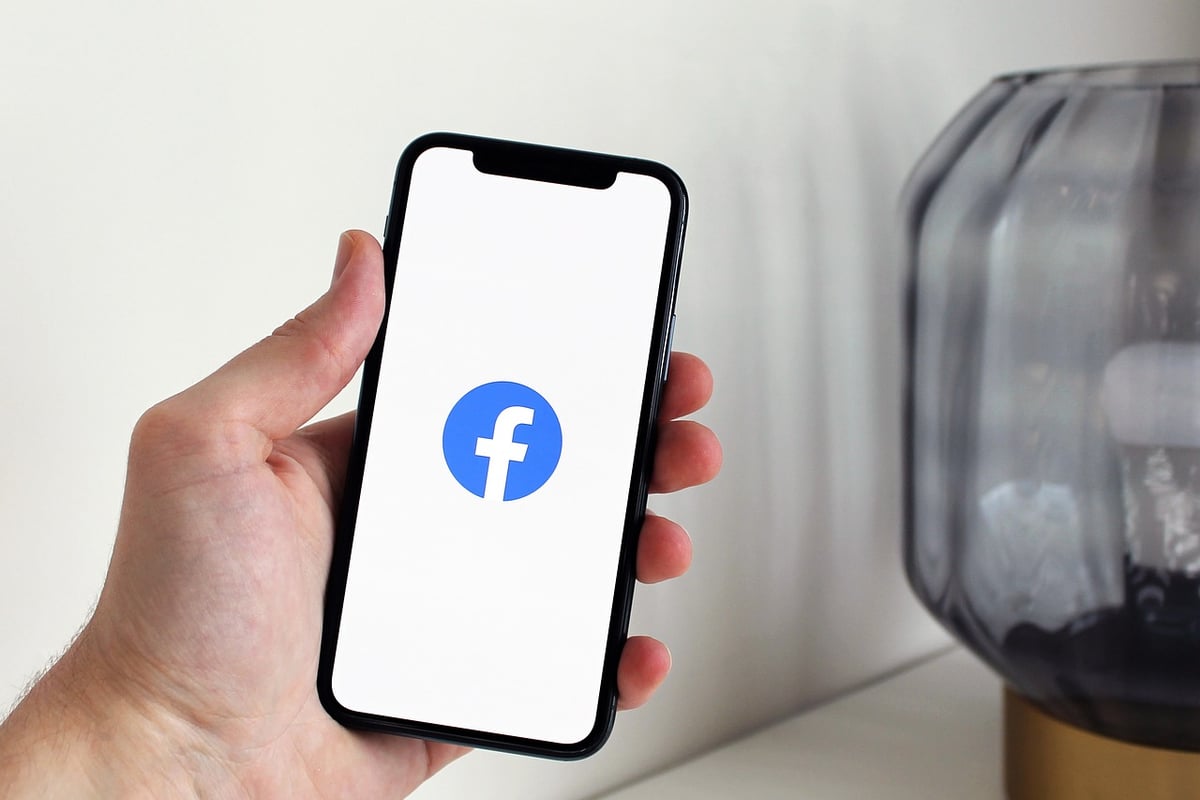 phone, mobile, facebook, app, telephone, social media, smartphone, technology, digital, communication, facebook, facebook, facebook, facebook, facebook, social media, social media