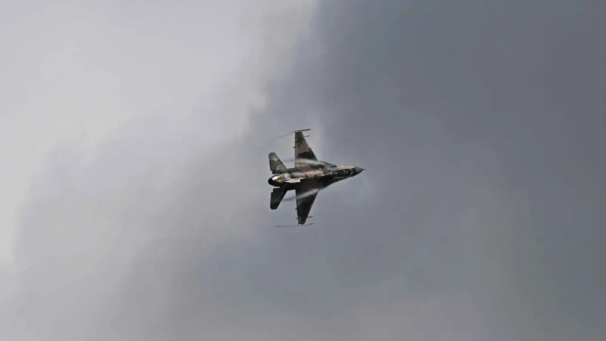 تحطم مقاتلة أمريكية من طراز F-16 أثناء مهمة تدريبية (فيديو)