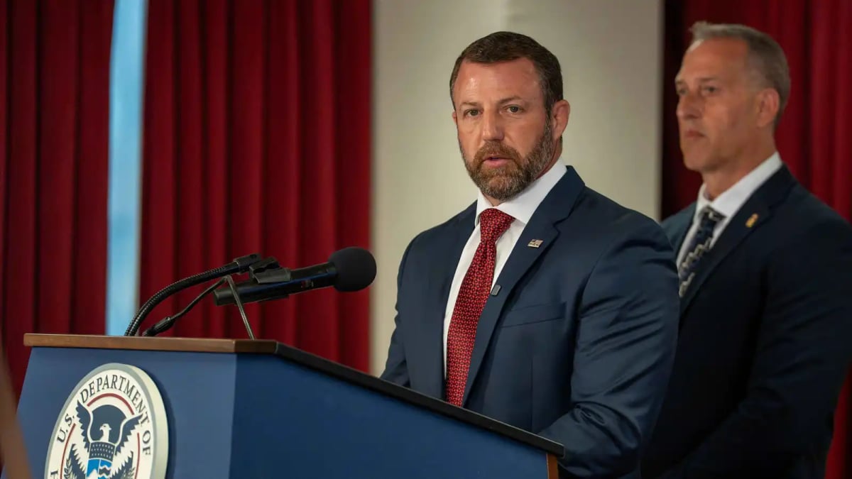 L'avion du ministre américain de la Sécurité intérieure Markwayne Mullin tombe en panne pendant un vol