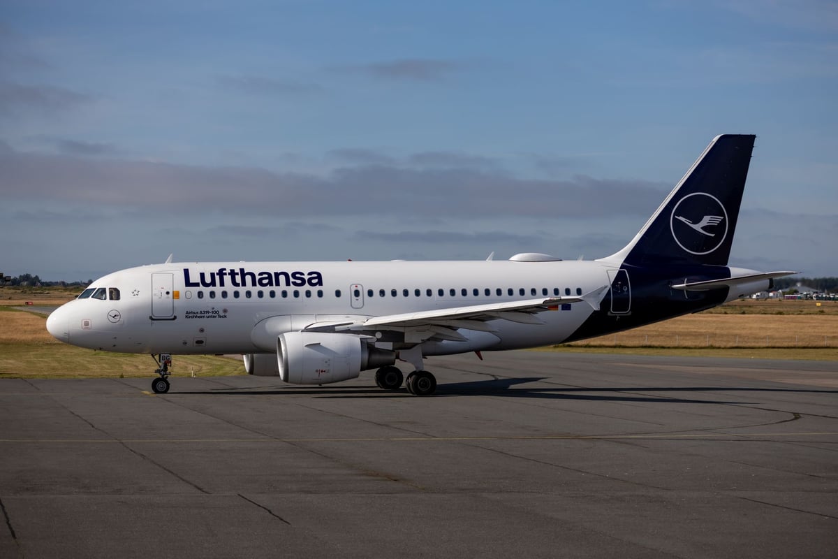 Lufthansa flight diverts to Manchester after strange cabin smell
