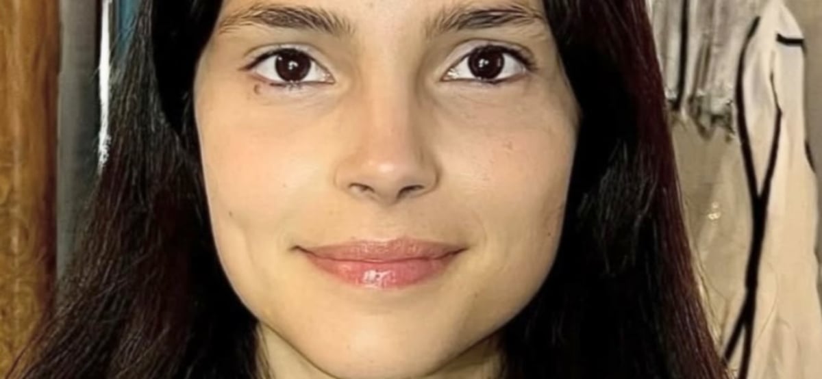Inde Navarrette séduit en débardeur sans soutien-gorge