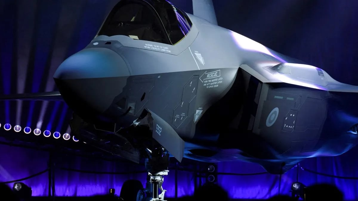 بعد تغيير غامض لمسار شحنة.. أجزاء حساسة من F-35 في قبضة الصين