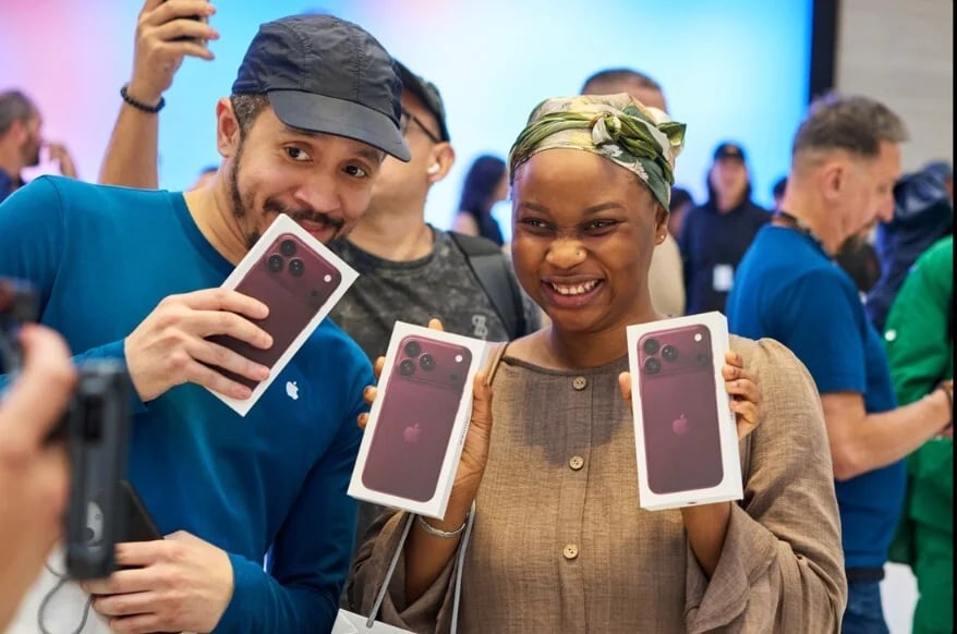 Why does the iPhone 18 Pro use a different 5G modem than the Pro Max?