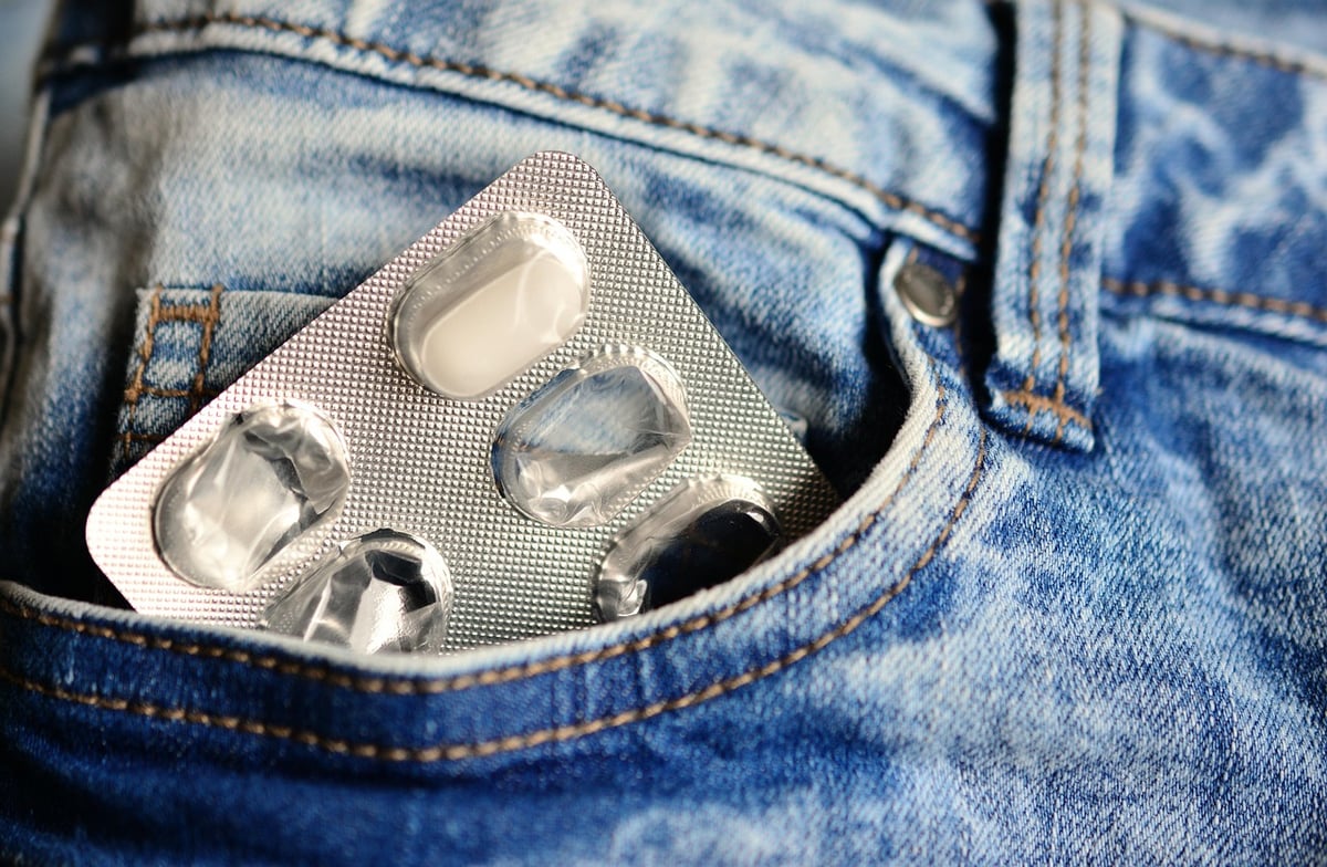 pocket, tablets, tablets consumer, drugs of abuse, seeks, painkiller, health, medicinal products, dose