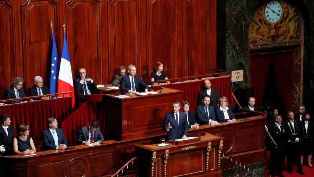 Government Data Keys in Washington's Hands: French Digital Sovereignty at Risk