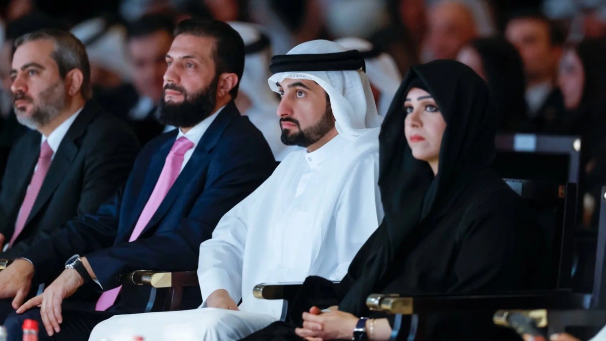 بحضور أحمد بن محمد.. الشرع يشارك في قمة الإعلام العربي 2026 بدبي