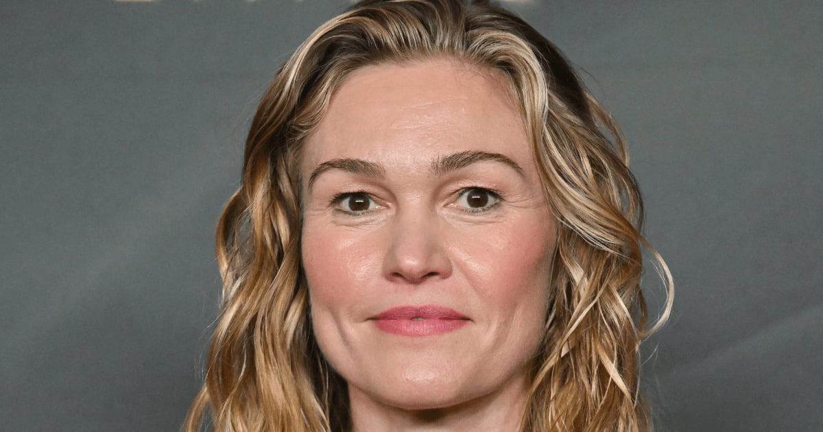 Julia Stiles reçoit des excuses publiques de Juilliard et d’Andy Cohen