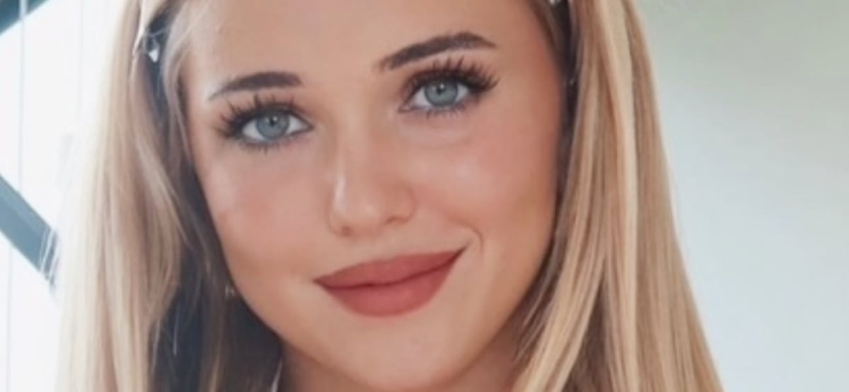 بورين تُفصح عن دفعها 22 دولاراً مقابل الفراولة في صورة بيكيني أبيض