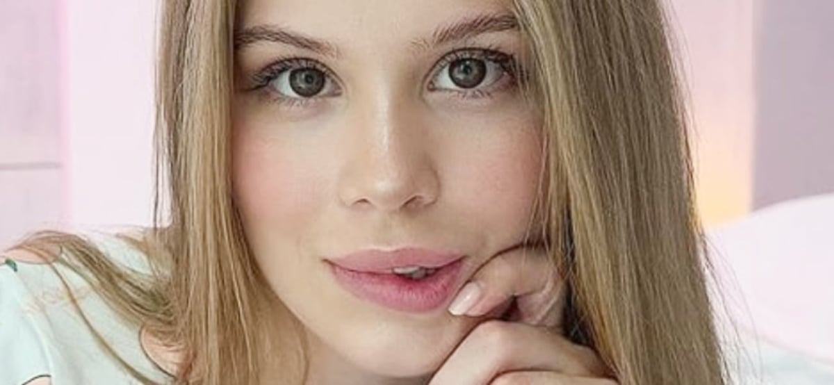Daria Angel posts peach pajama photo, asks fans to stop staring