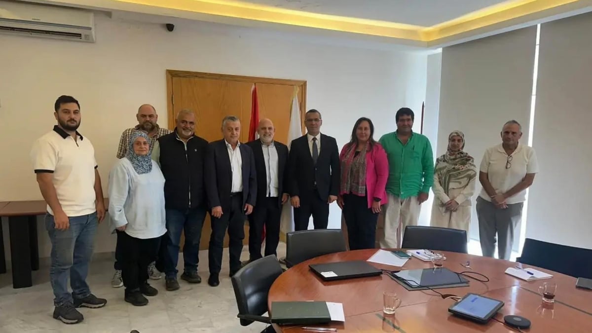 Minister of Agriculture Discusses Dragon Fruit Production Development and Forest Protection with World Bank