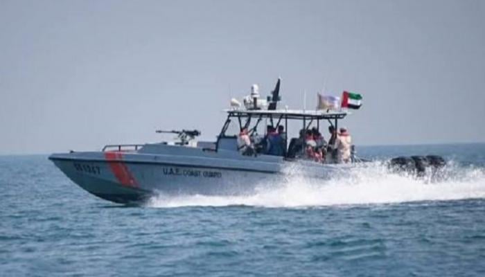 الحرس الوطني الإماراتي ينقذ 22 من طاقم ناقلة نفط مشتعلة بالخليج العربي