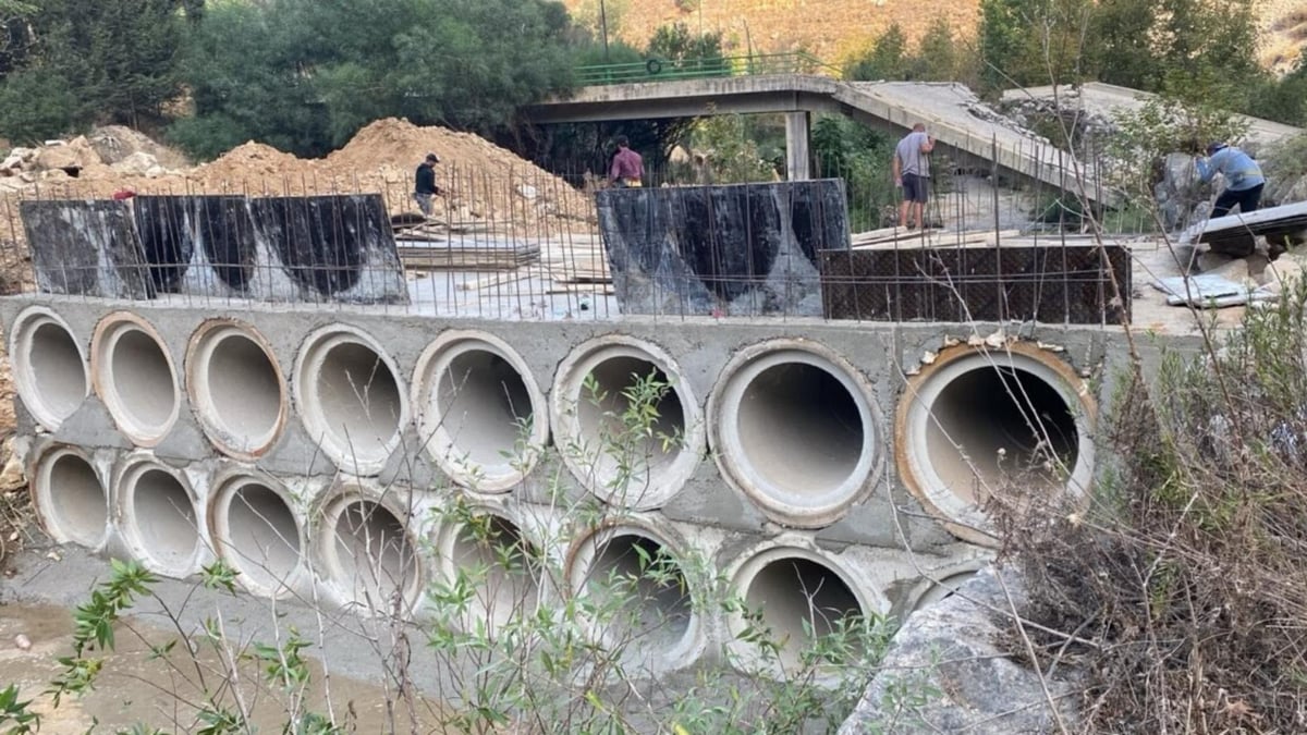 وزارة الأشغال تنجز تزفيت معبرين مؤقتين في برج رحال وطيرفلسية
