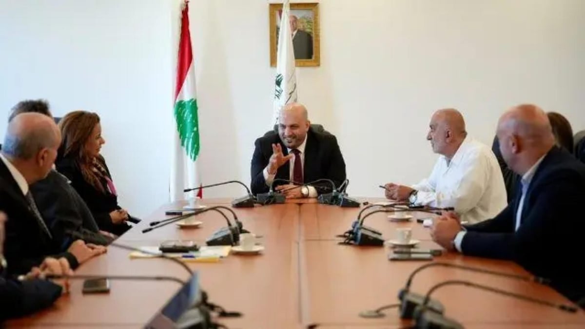ناصر الدين يبحث معايير تحويل العمليات الدقيقة للمستشفيات الخاصة