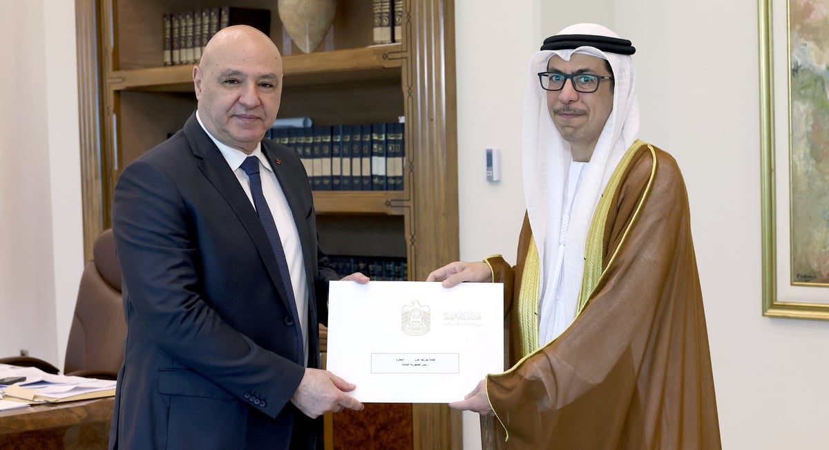 عون يتسلم دعوة إماراتية لحضور قمة الاستدامة 2027