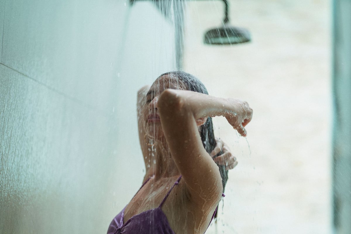 Why Hot Showers Trigger Thirst: Heat, Sweat and Skin Dryness Explained