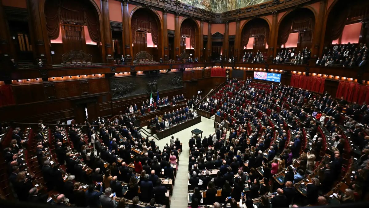 Le Parlement italien adopte une loi électorale renforçant les chances de Meloni