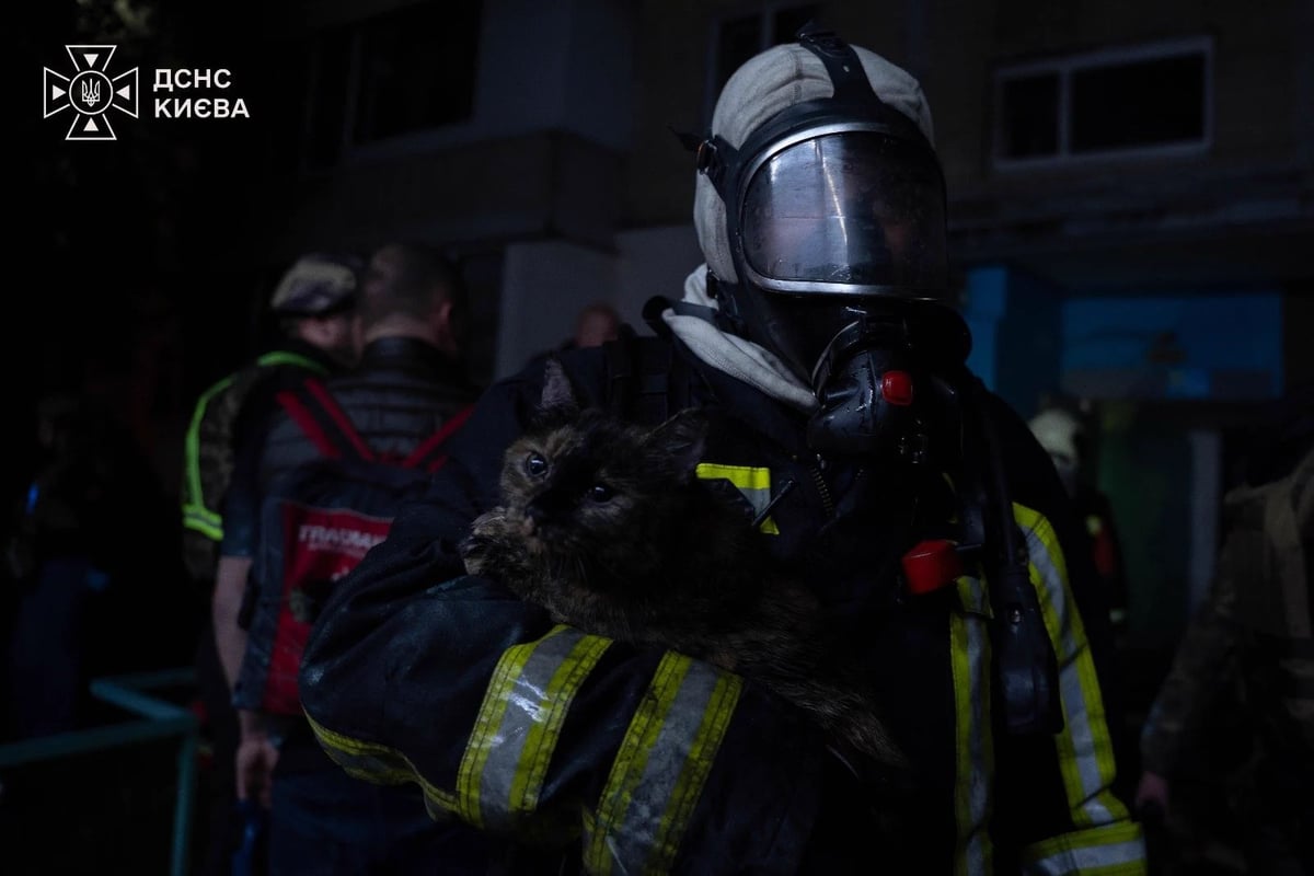 Russian strikes kill three in Kyiv as fires break out