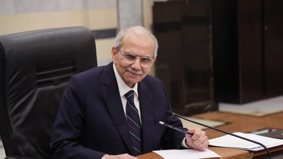 رئيس الوزراء يترأس جلسة حكومية بحضور كامل للوزراء
