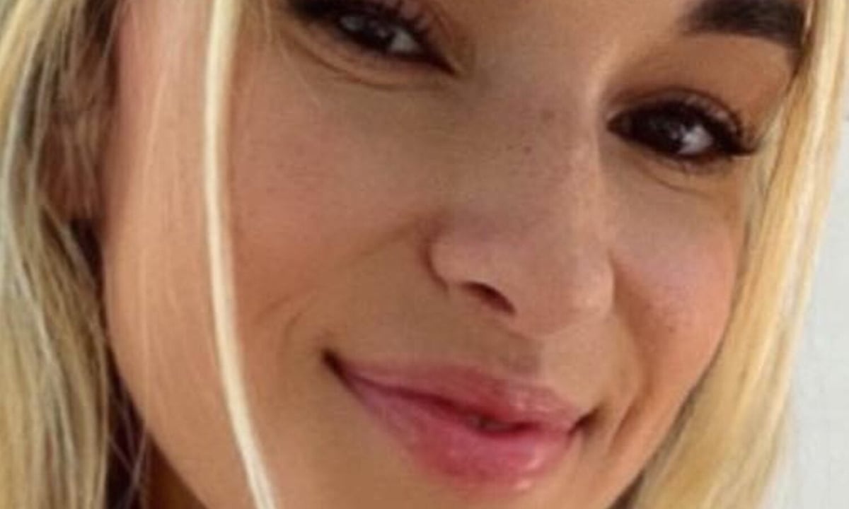 Kayla Simmons : sa vidéo en bikini noir fait le buzz