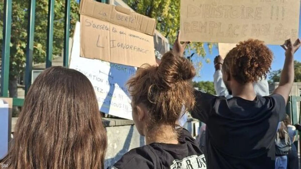 France shuts 400 high schools amid violent student protests