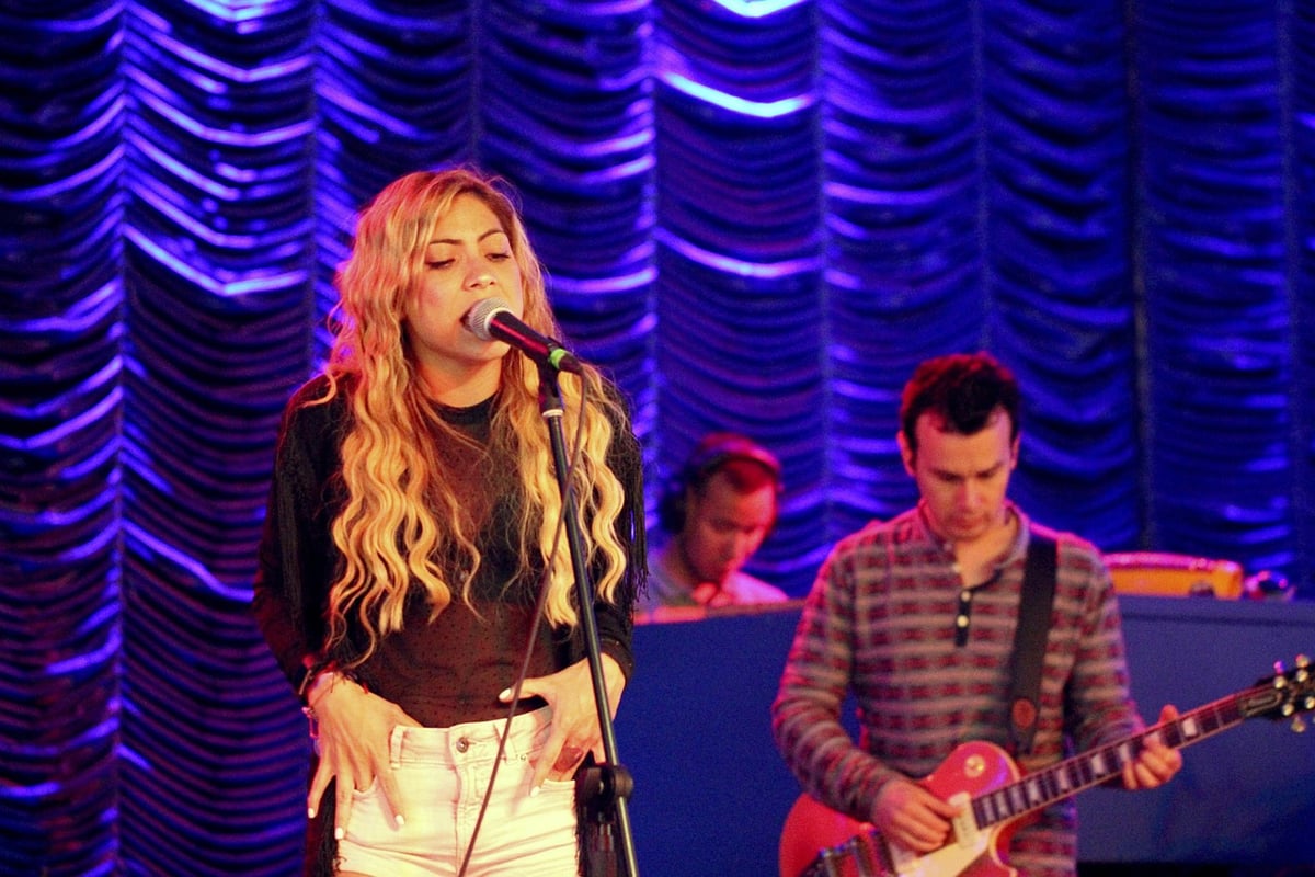 singer, band, rockband, woman singing, festival, guitar, theatre, scenario, concert, music, musician, celebration, singing, artist, entertainment, pop music, group, shakira, sound, event, fun, silhouette, perform, shakira, shakira, shakira, shakira, shakira