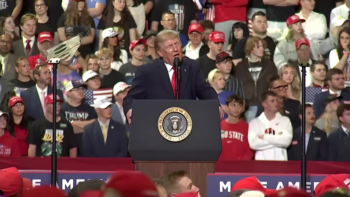 « Rentre chez toi » : Trump attaque un manifestant qui a interrompu son discours lors d'un rassemblement (vidéo)