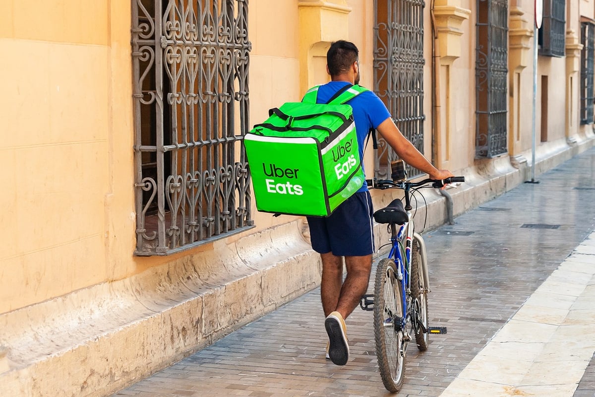 uber eats, delivery, courier, parcel, box, service, deliver, delivering, pizza, order, package, street, green, uber eats, uber eats, uber eats, uber eats, uber eats, delivery