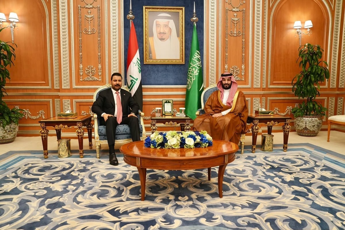 الزيدي يدين استهداف مطار الرياض خلال لقائه بن سلمان
