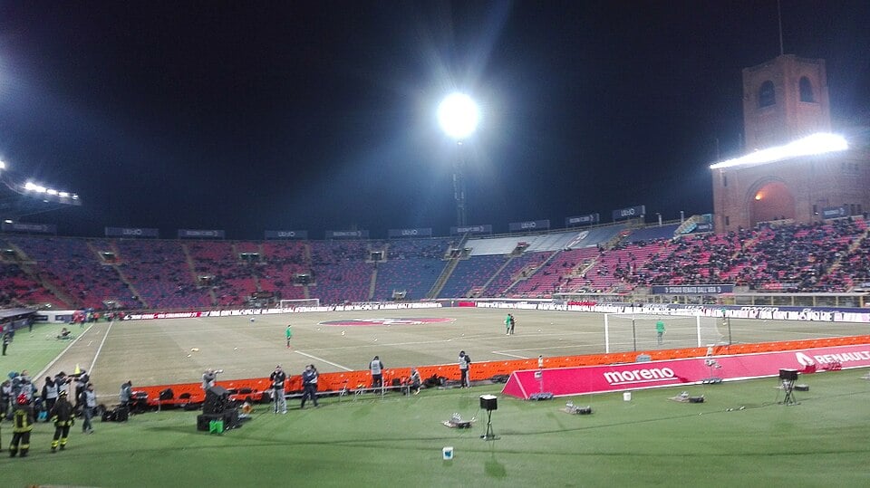 Panoramica notturna dello Stadio Renato Dall'Ara