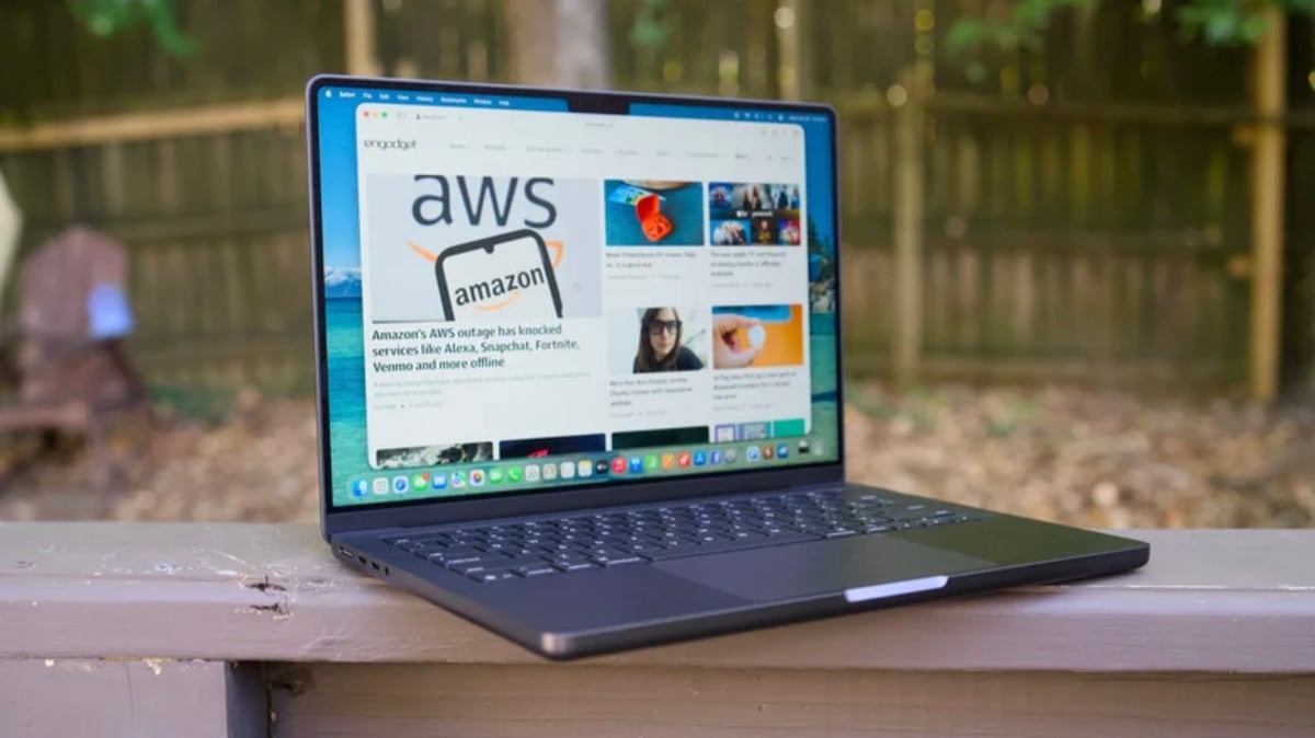 Apple's first touchscreen laptop set for October 27 debut