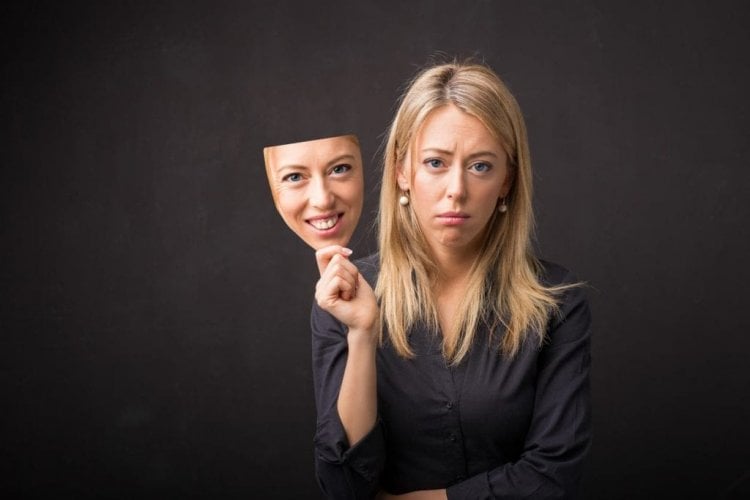 أعراض الاكتئاب المبتسم