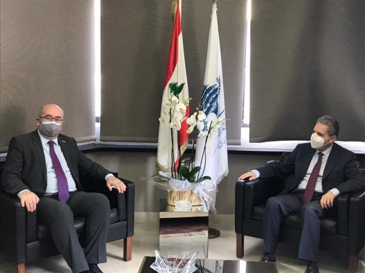 القائم بالأعمال البريطاني بعد لقائه وزني: أكرّر موقف المملكة المتحدة الداعم للتدقيق الجنائي