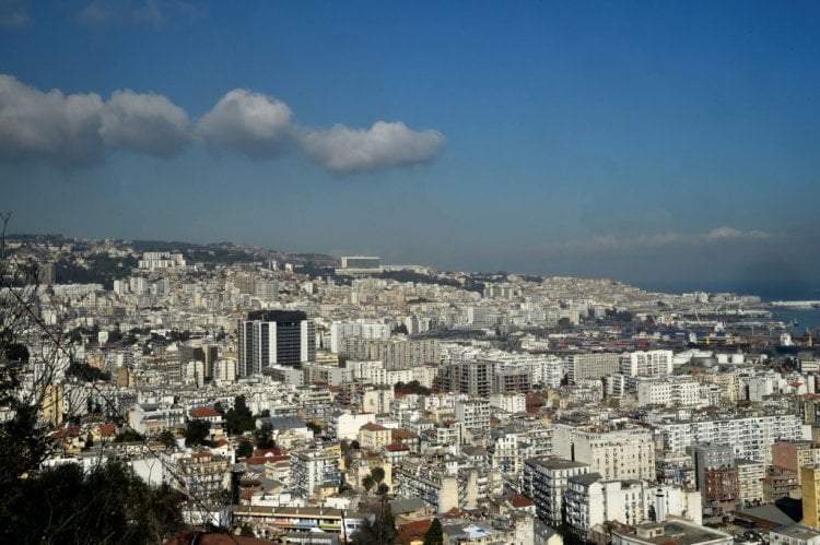 الجزائر تطلب دعم باريس في إطار تسوية الخلاف حول التجارب النووية
