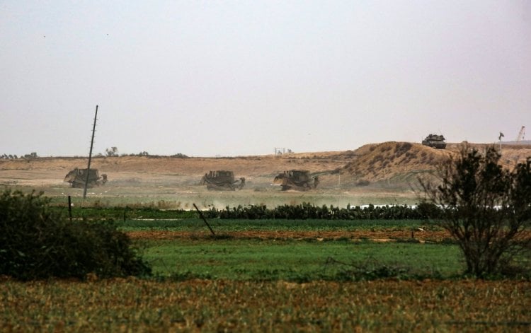 قصف إسرائيلي على غزة رداً على إطلاق صواريخ من القطاع