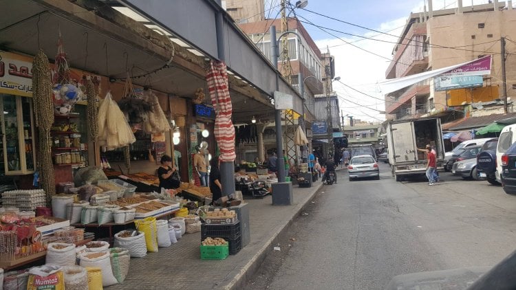 كرّ وفرّ بين مخابرات الجيش ومشتبه به داخل مطعم