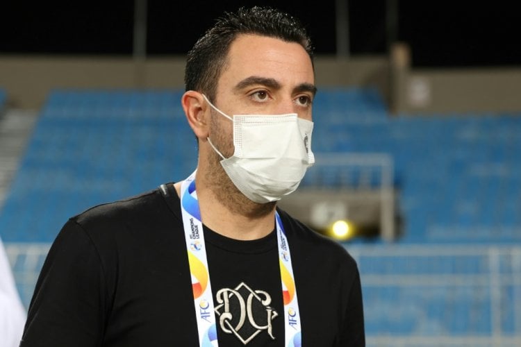 السد القطري يمدد عقد مدربه تشافي موسمين إضافيين