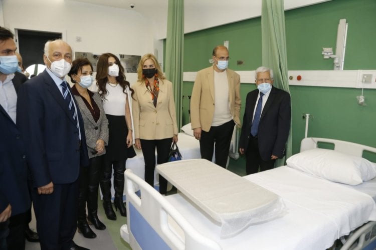 حسن تسلم من سفيرة سويسرا قسم طب الأطفال في مستشفى الكرنتينا