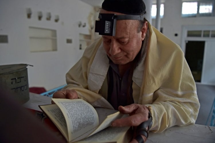 آخر يهودي في أفغانستان يسعى لمغادرة بلاده خوفا من عودة طالبان إلى الحكم