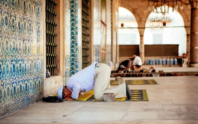 اغتيال مسؤول أثناء أدائه الصلاة في مسجد بشرق الكونغو الديموقراطية